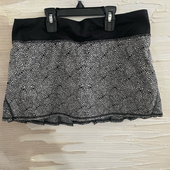 Lululemon Run: Pace Setter Skirt *4-way Stretch - Picture 5 of 6